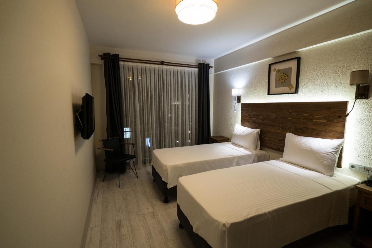 8 Rooms Hotel 盖利博卢 外观 照片